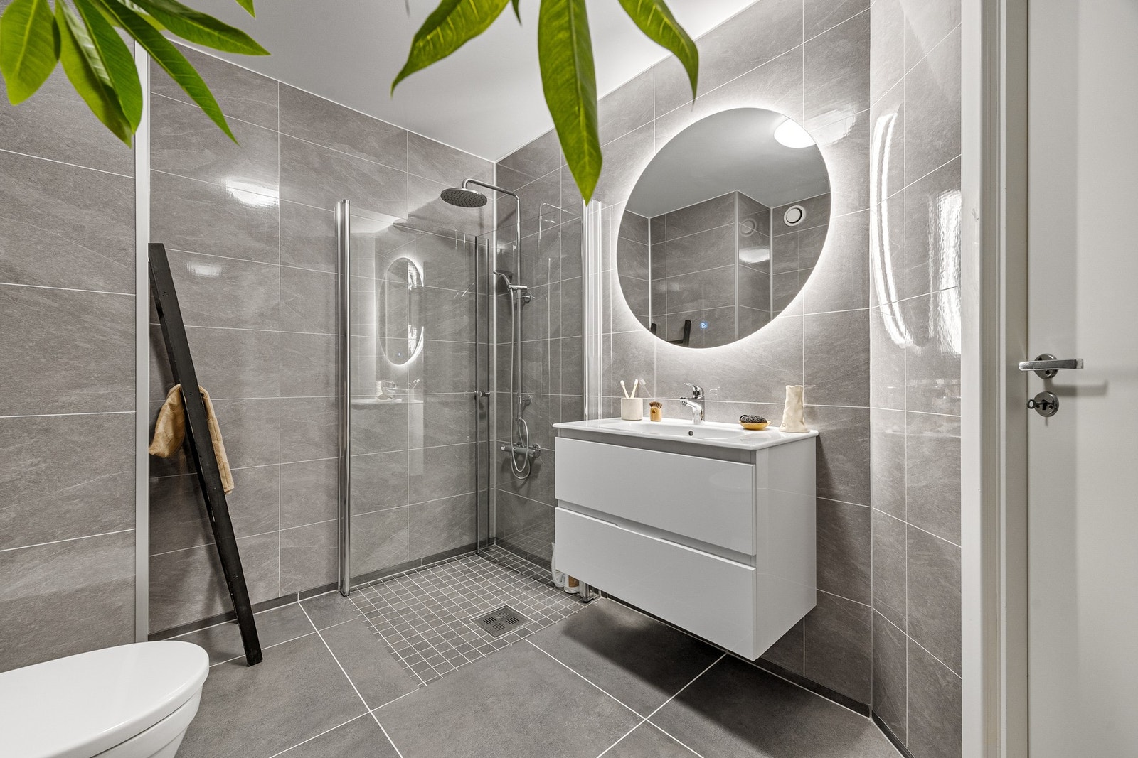 Rom for ekstra innredning og delikat regndusj. Galleribilde