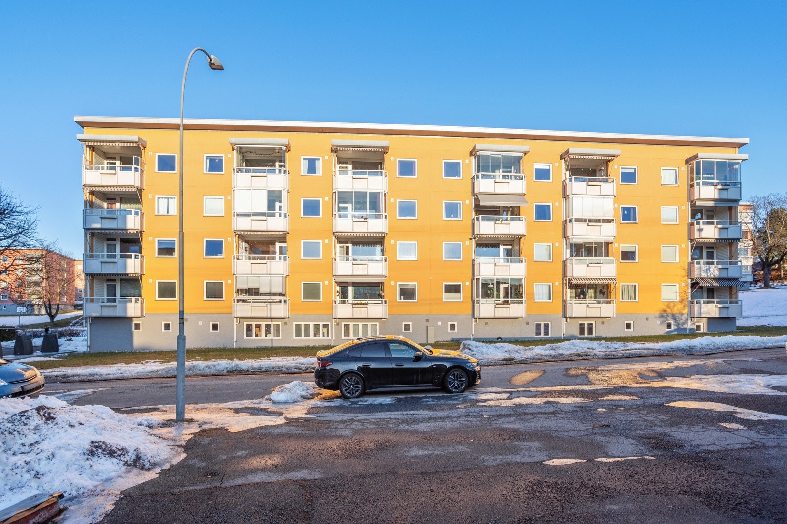 Leiligheten ligger fint og solrikt til i toppetasjen. Galleribilde