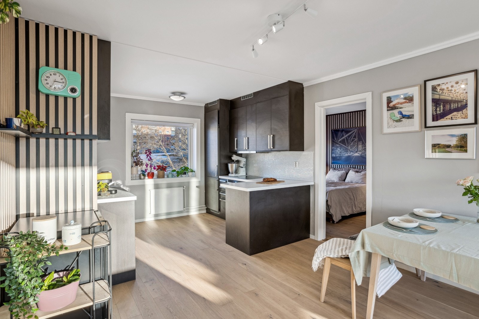 Åpen løsning og fin plass til spisebord. Galleribilde