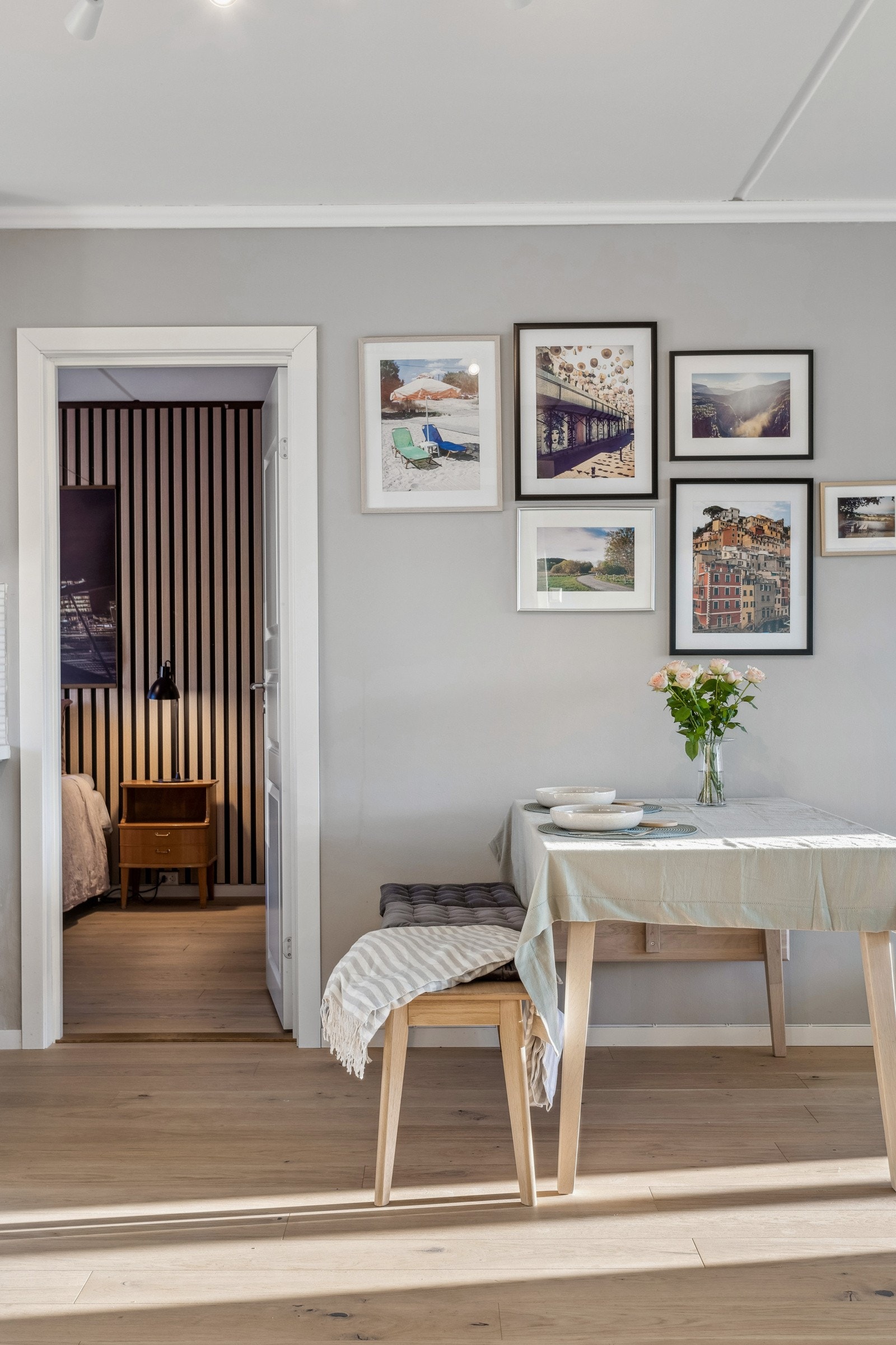 Stue med adkomst til hovedsoverom. Galleribilde