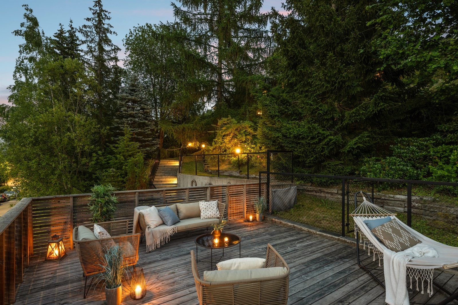 I Grensefaret 10 kan du nyte sene sommerkvelder på en av de tilhørende terrassene! Galleribilde