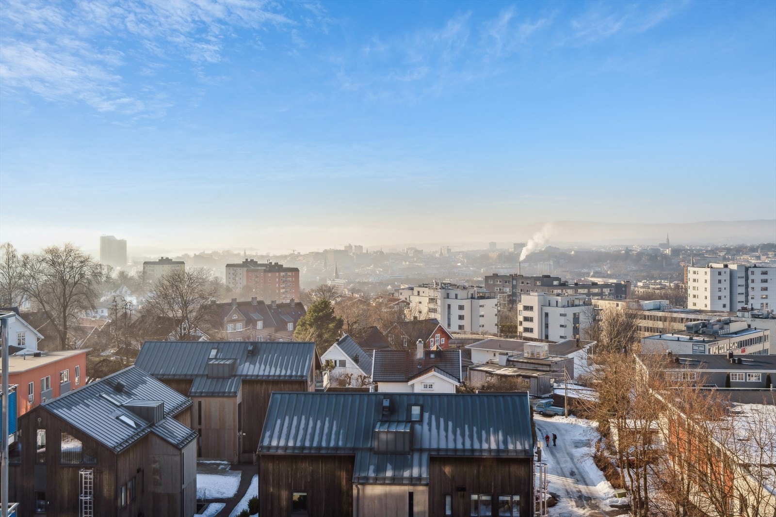 Fra balkongen kan du nyte en fin utsikt mot byen, med det pulserende bylivet og den vakre horisonten som bakgrunn. Galleribilde