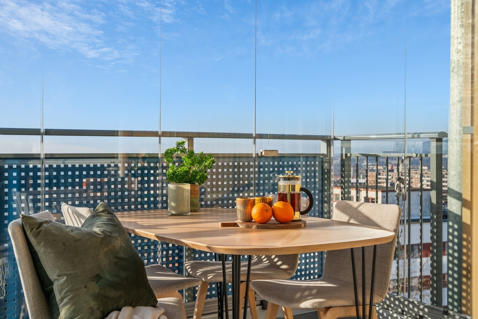 Balkongen er innglasset og kan dermed brukes både sommer som vinter Galleribilde