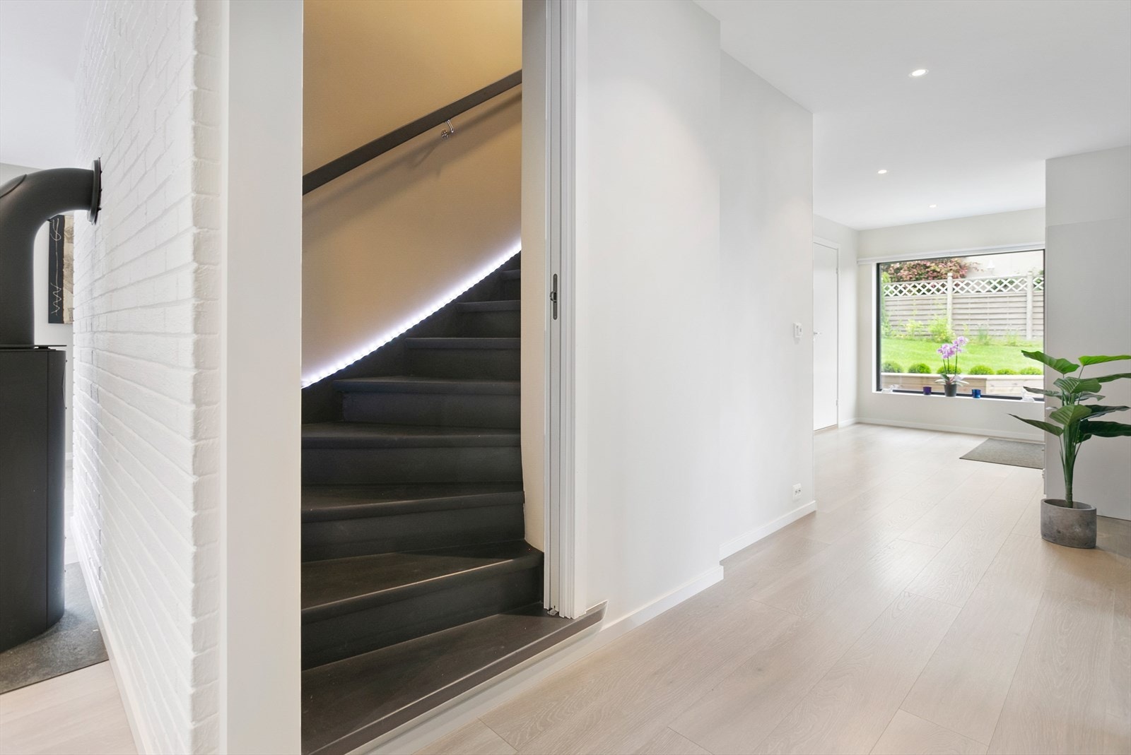 Gang/trapperom til loft Galleribilde