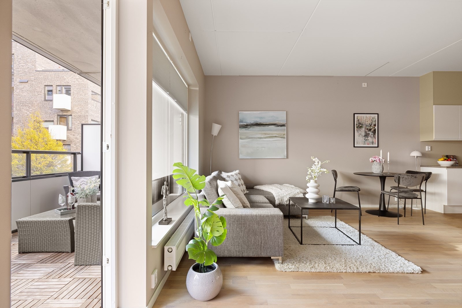 Lys og fin stue. Galleribilde