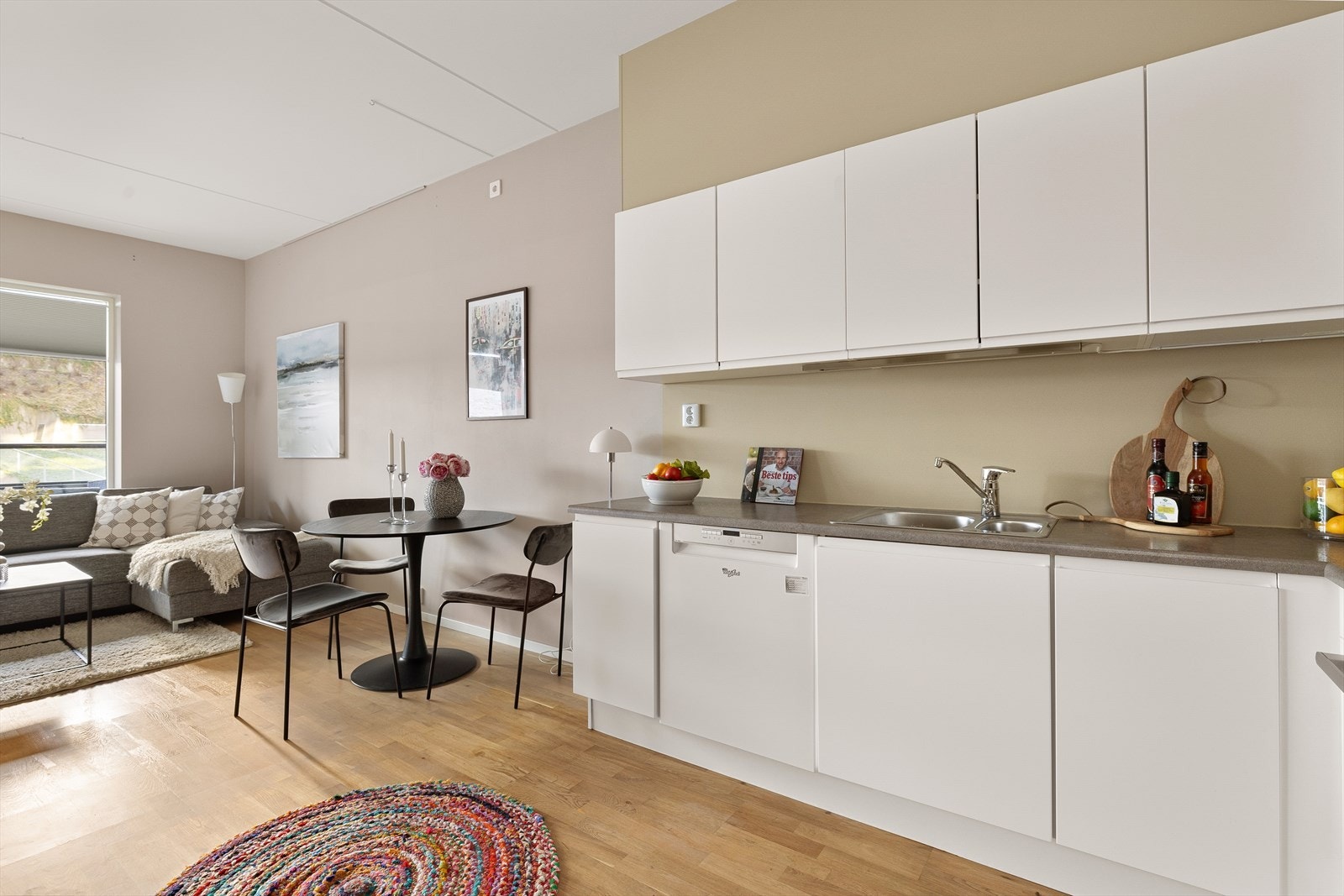 Romslig kjøkken fra 2020. Galleribilde