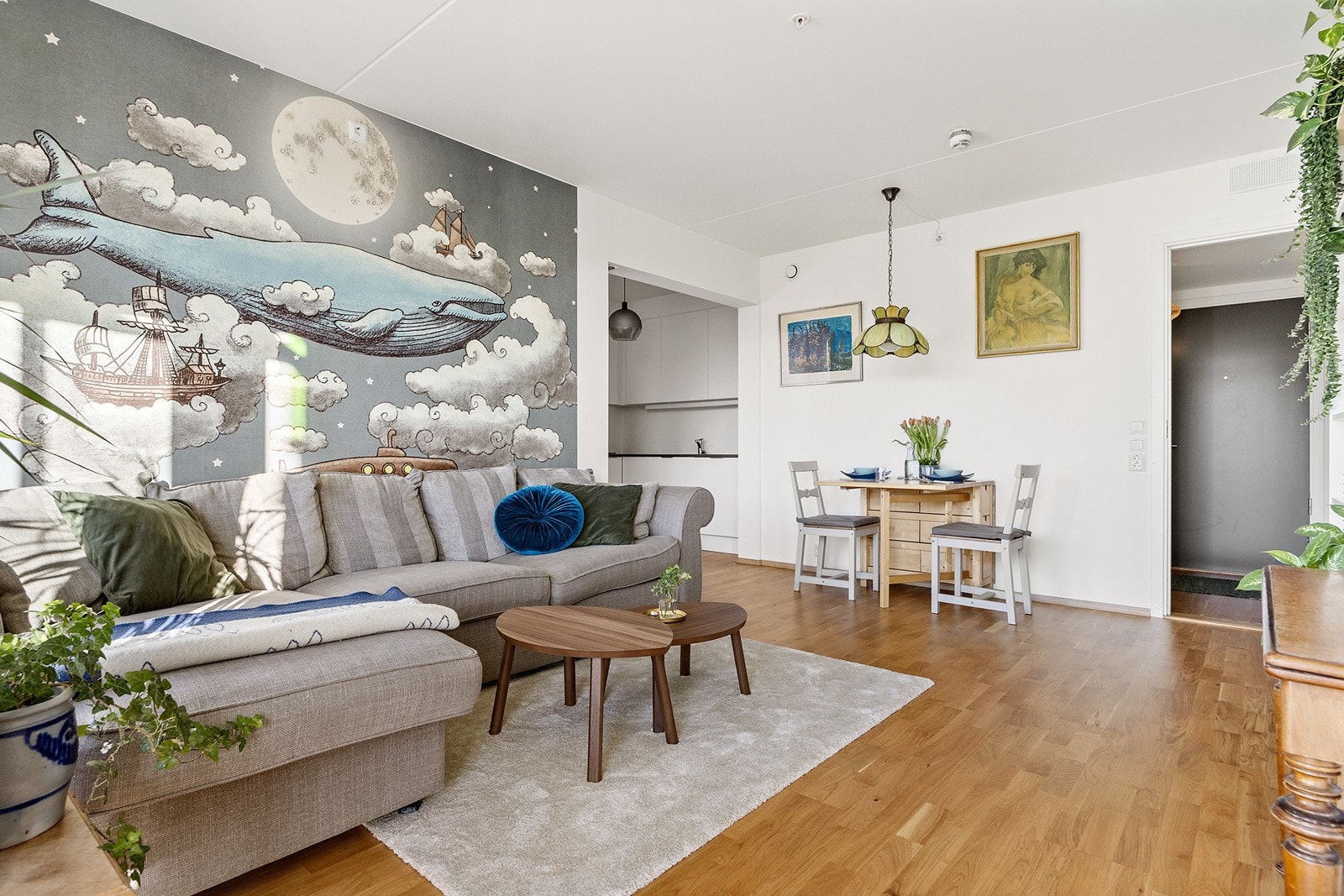 Gulvflater belagt med parkett. Galleribilde