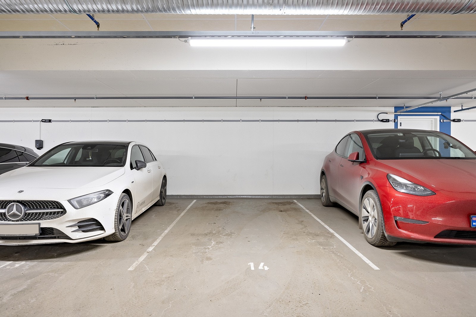 Leiligheten disponerer en parkeringsplass i felles garasjeanlegg i byggets U1. Galleribilde