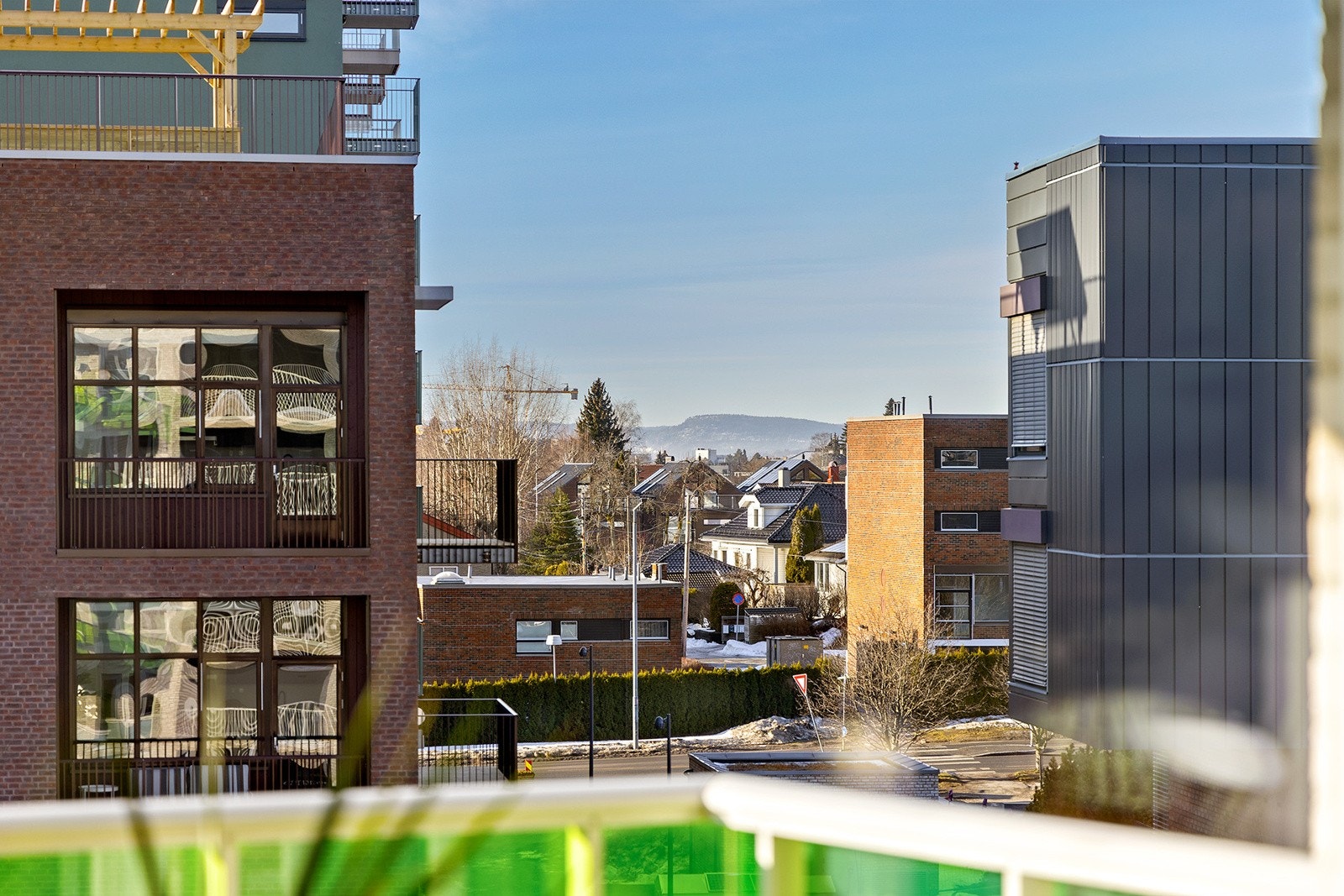 Området rundt Vollebekk består av eneboliger, rekkehus og leiligheter i lavblokker omkranset av flotte grøntområder. Galleribilde