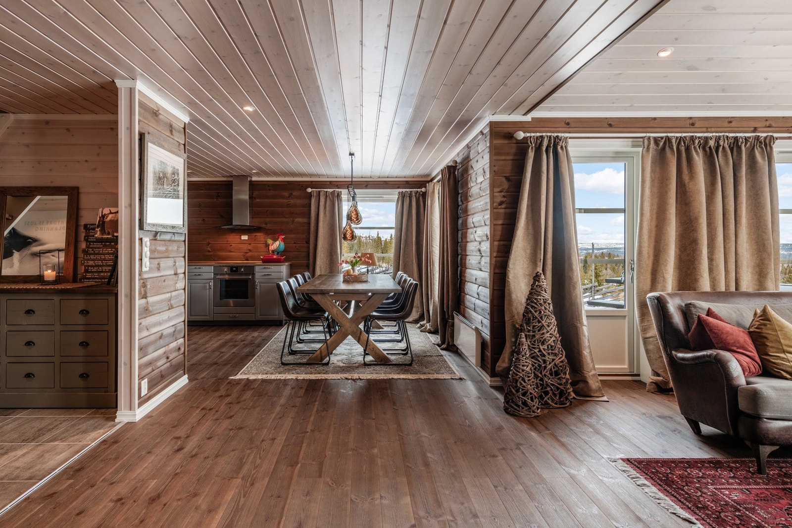 Utgang til terrassen fra stuen. Galleribilde