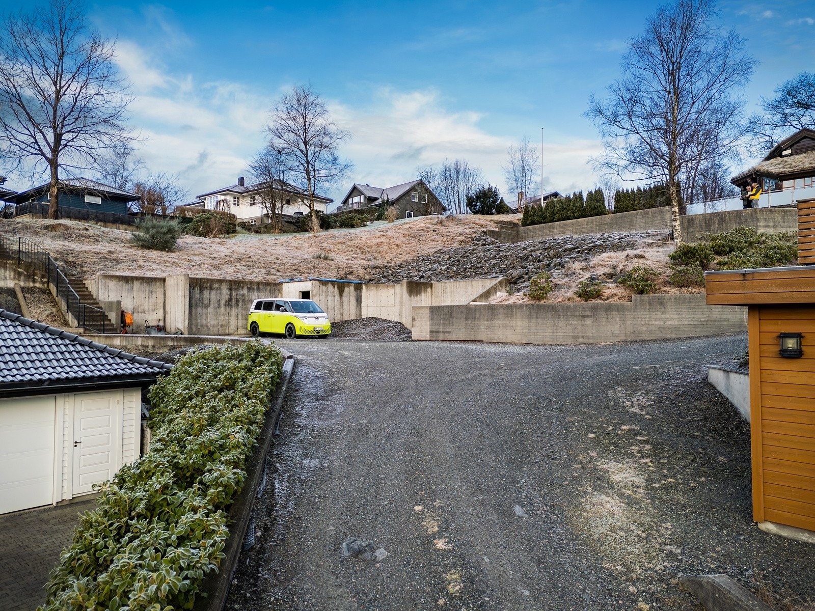 Det foreligger tillatelse til påkobling vann og avløp off.via privat ledninger. Galleribilde