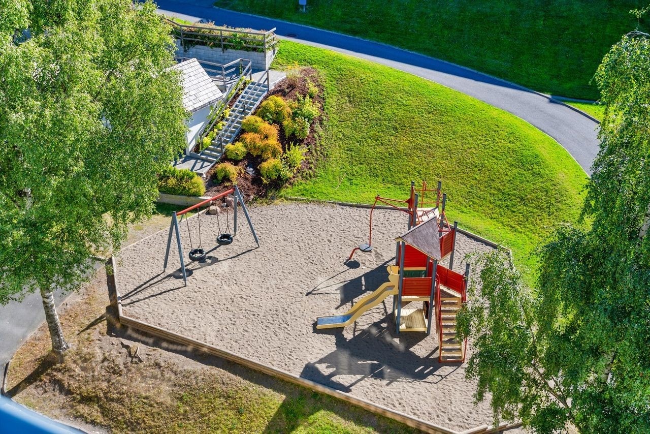 - Utsikt fra balkongen (Sommerbilde) - Galleribilde