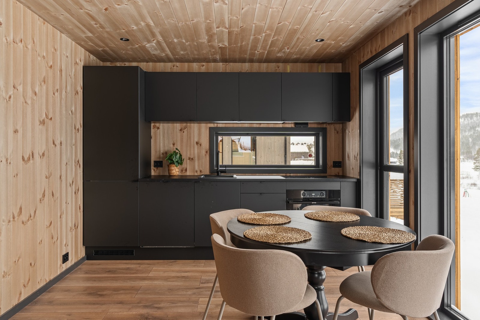 Hvitevarer på kjøkken medfølger Galleribilde