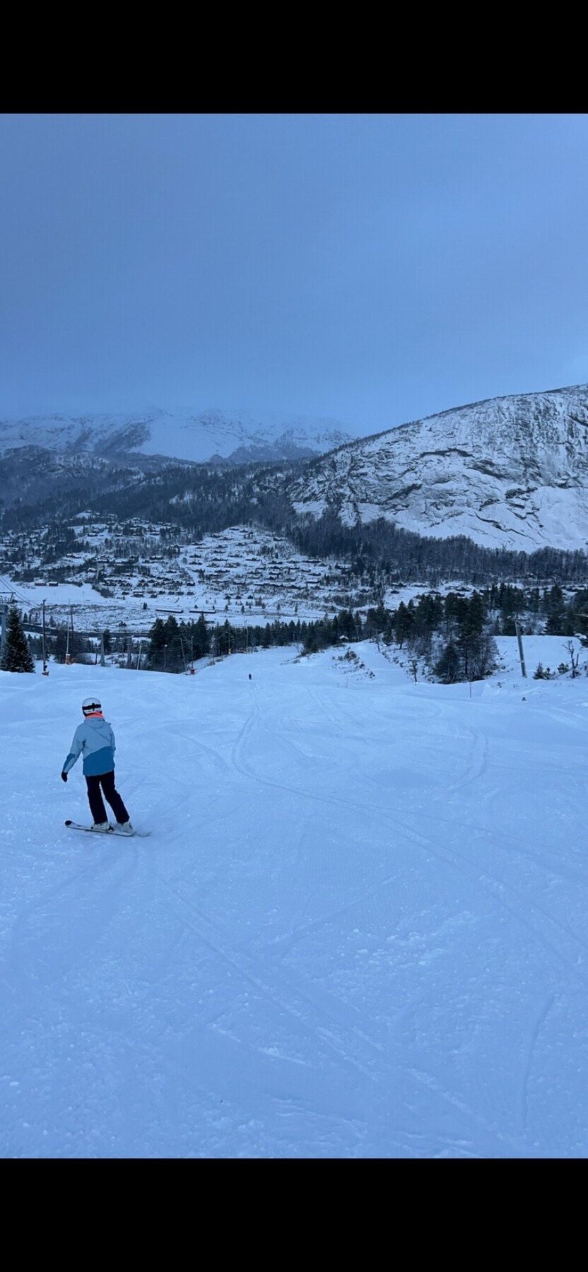 Skikjøring i alpinbakken (privat bilde) Galleribilde