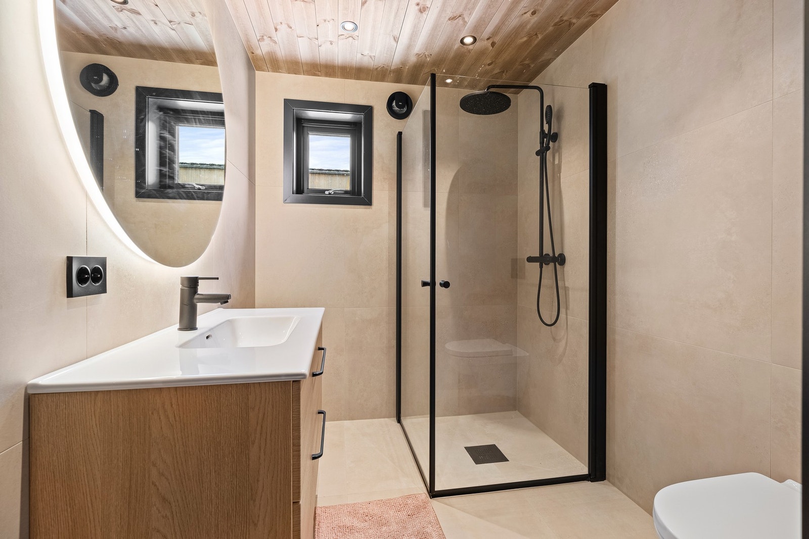 Flott bad med dusj Galleribilde