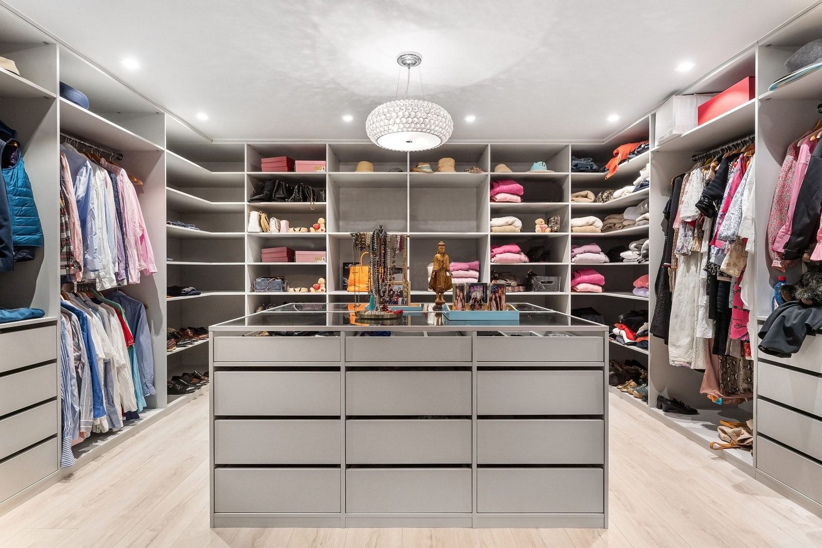 Walk-in-garderobe på ca. 32 kvm Galleribilde