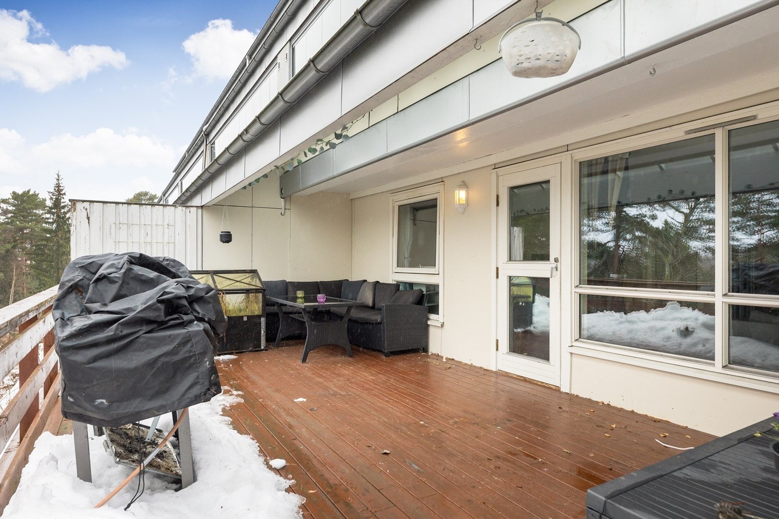 Herlig sydvestvendt terrasse på hele 27kvm Galleribilde
