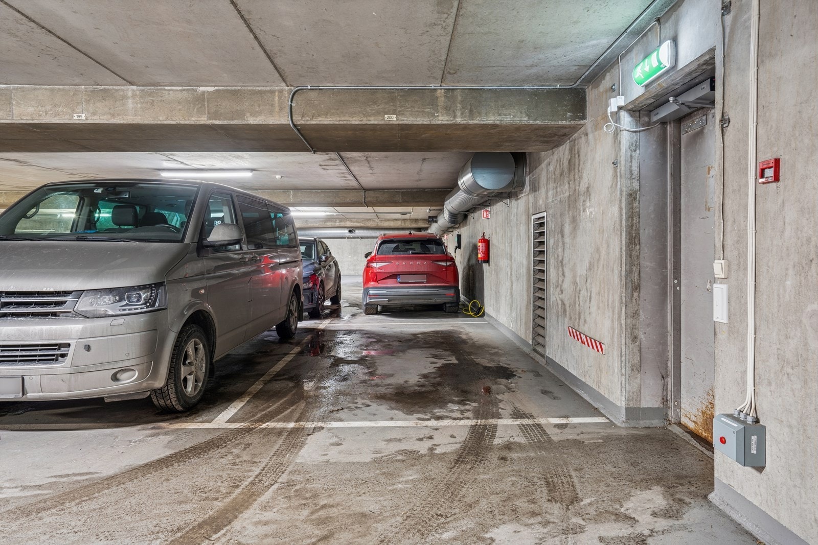 Garasjeplass med mulighet for å etablere El-bil lader Galleribilde