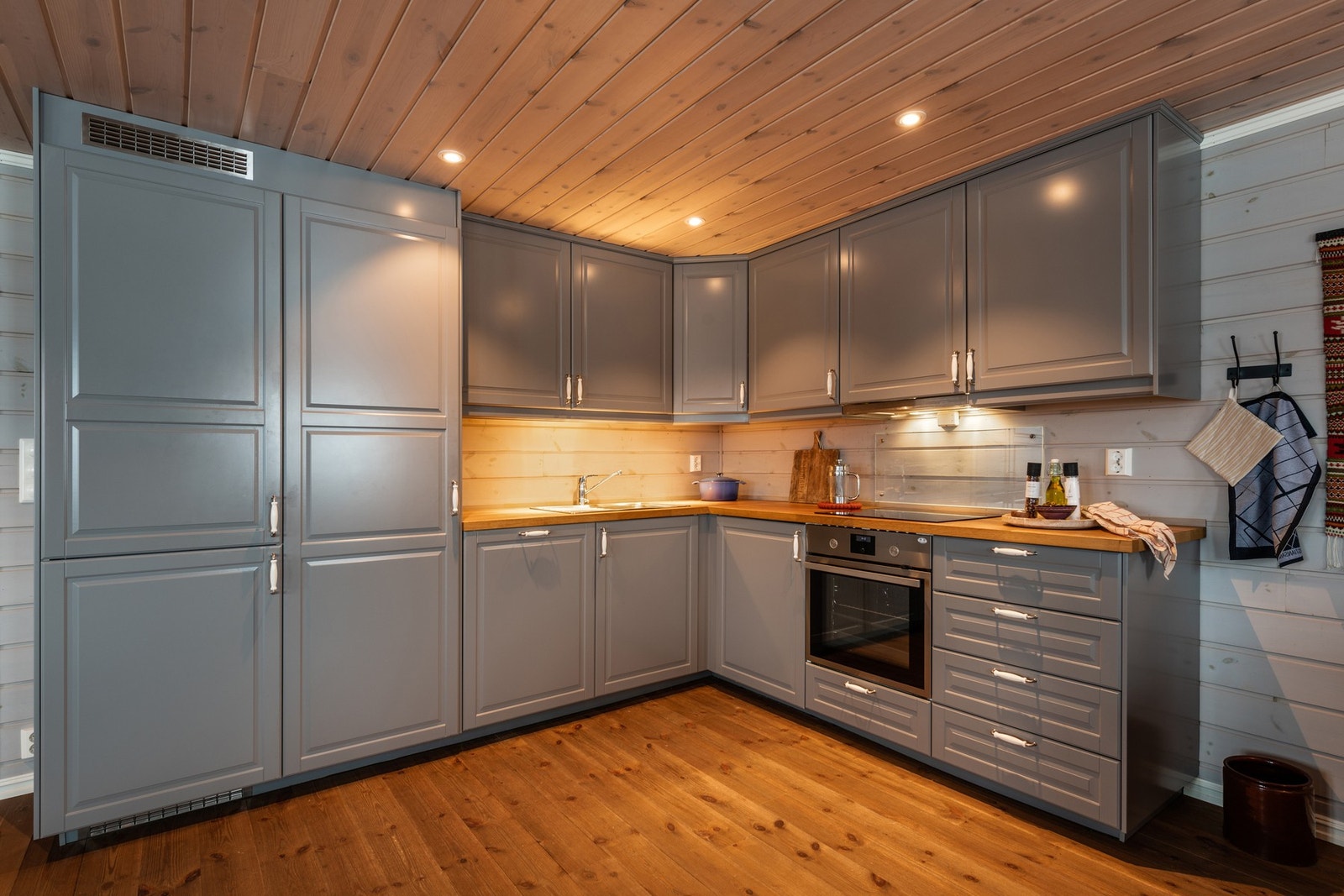 Lekre fargetoner som står i stil til resten av hytten Galleribilde