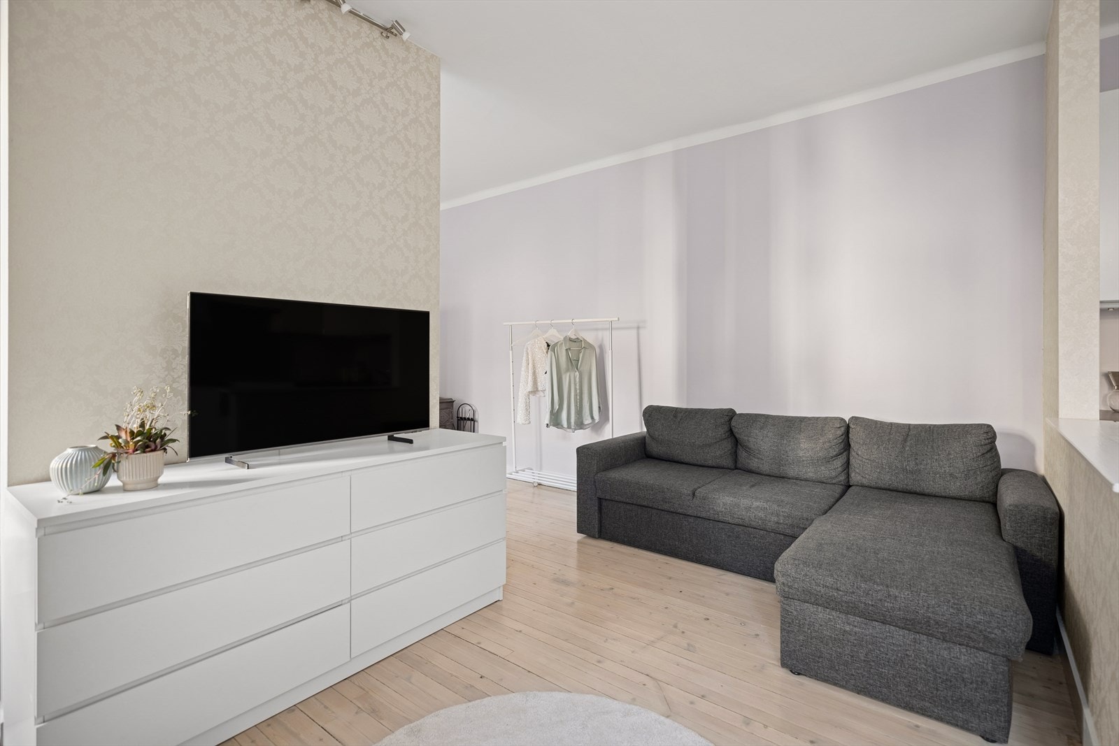 Rommet har god takhøyde. Galleribilde