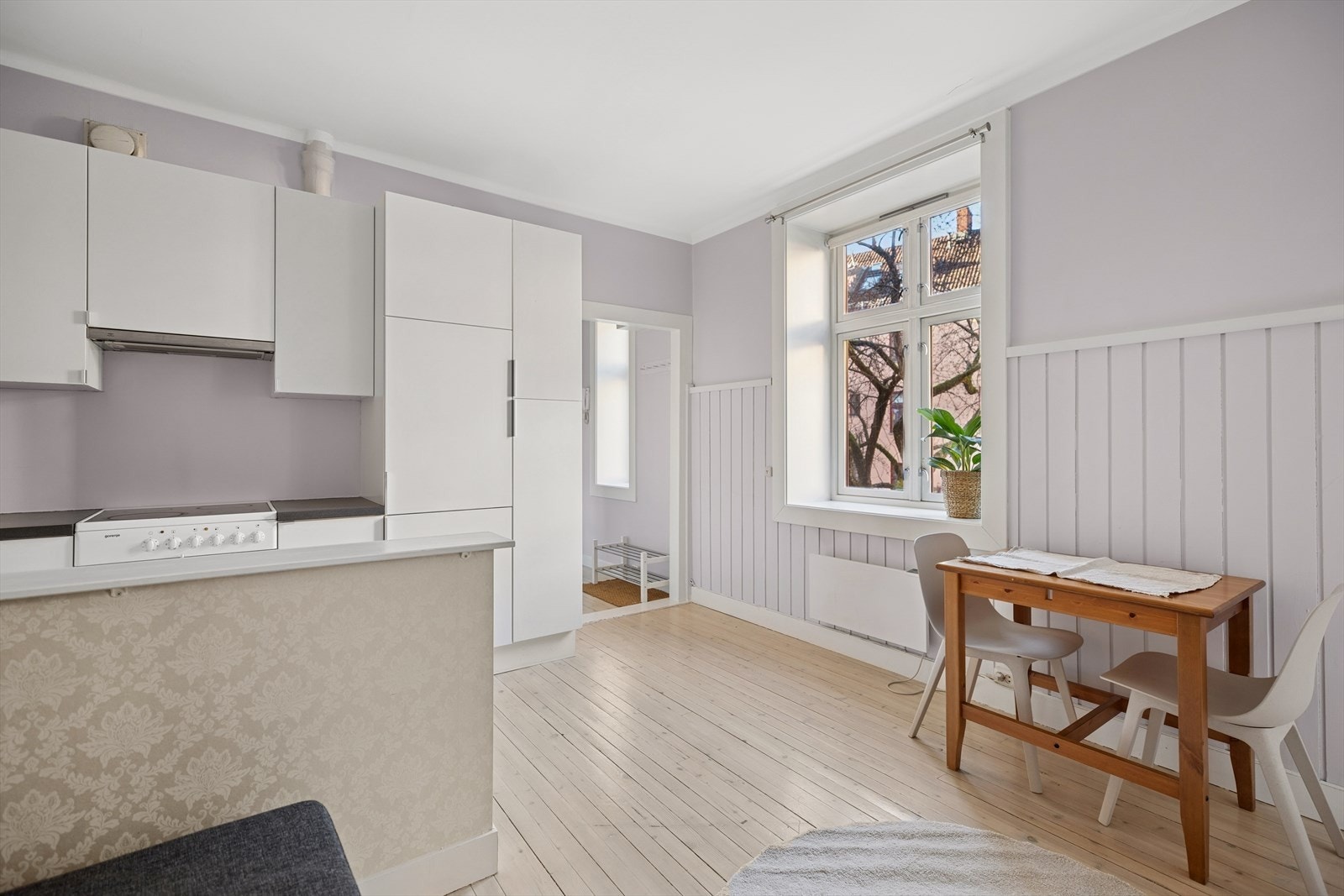 Spisebordet kan enkelt plasseres - her kan gode måltider nytes. Galleribilde