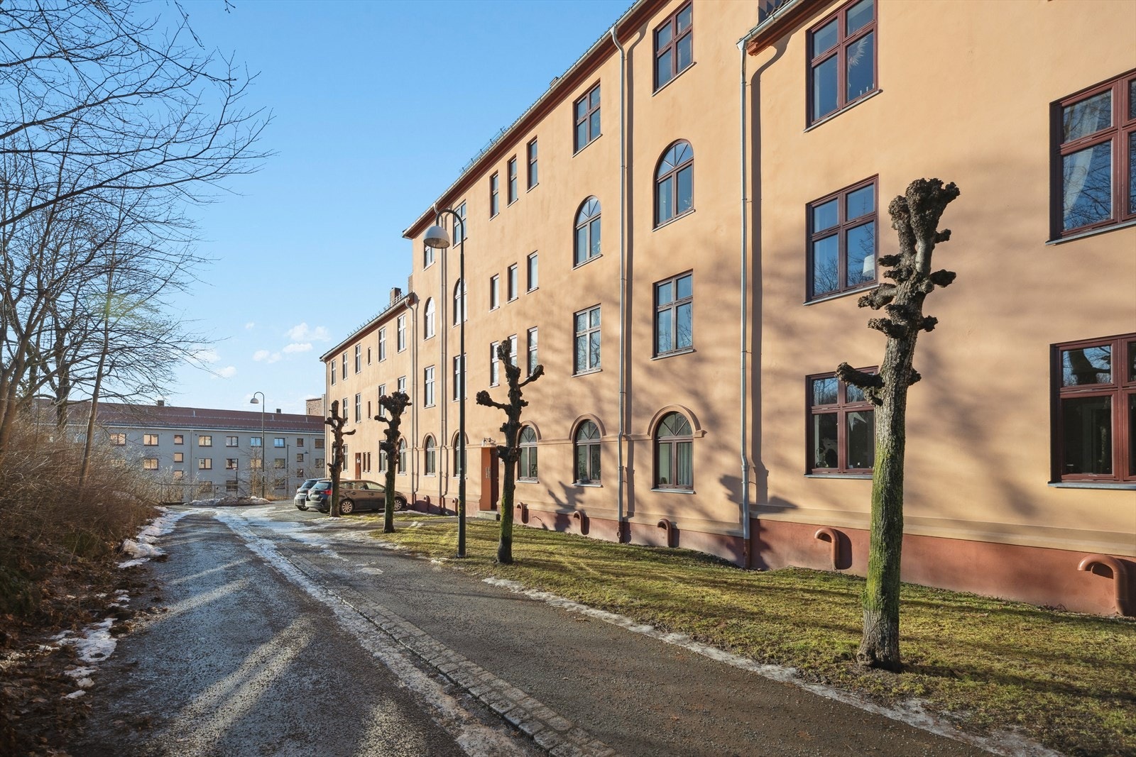 Her bor du med kort avstand til flere dagligvarebutikker, offentlig kommunikasjon, rekreasjonsområder samt Akerselva som ligger i umiddelbar nærhet. Galleribilde