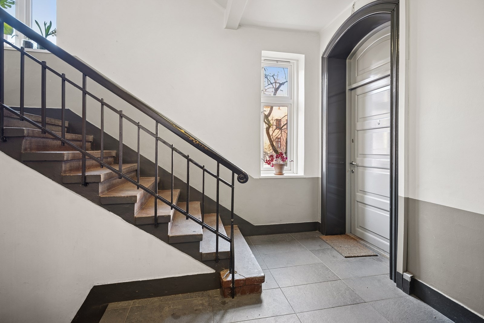 Bygget er fra 1919 med mange sjarmerende detaljer, både inn- og utvendig. Galleribilde