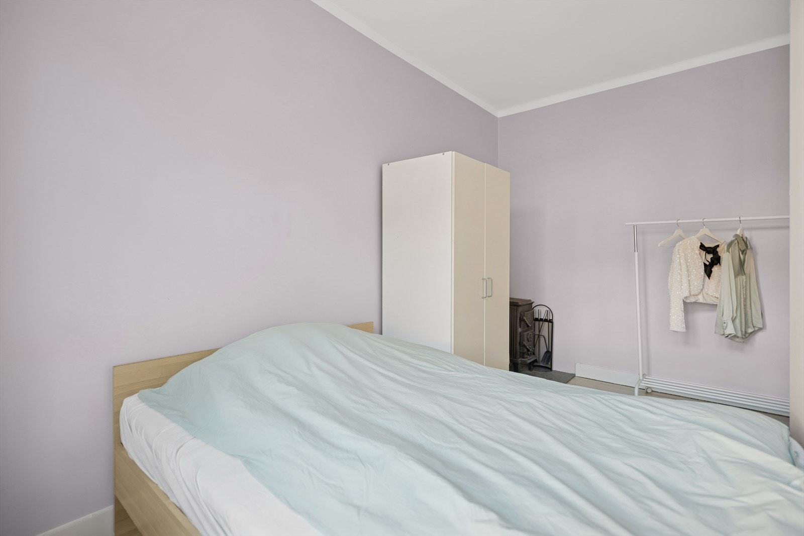 Sovealkoven har plass til både stor seng og garderobeskap. Galleribilde