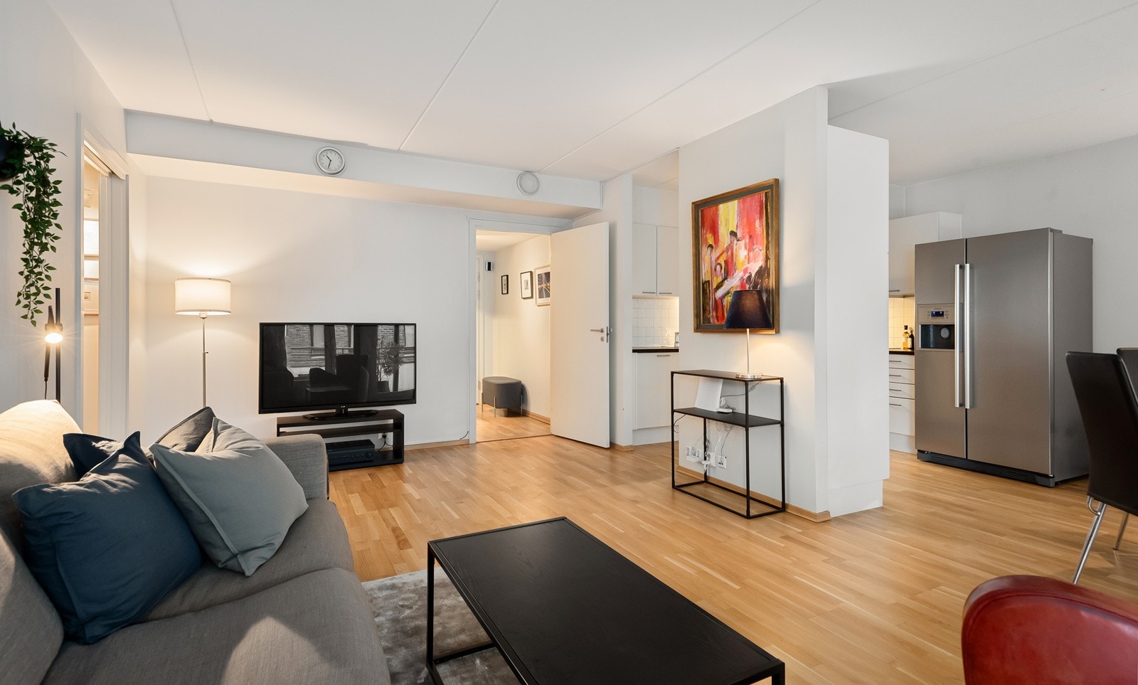 Leiligheten har en praktisk planløsning som byr på flere møbleringsmuligheter Galleribilde