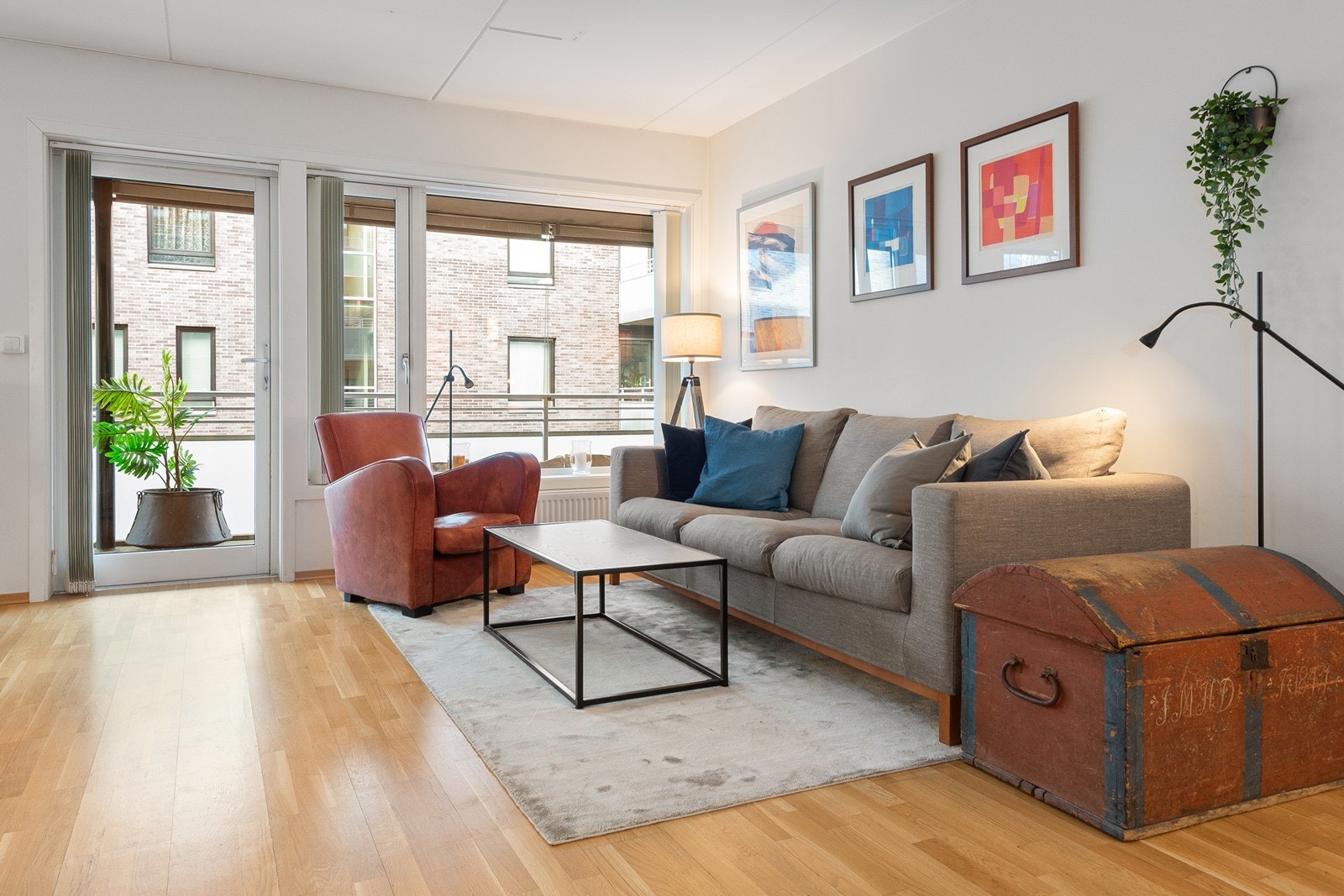 Leiligheten har fjernvarme og varmtvann er inkludert i felleskostnadene Galleribilde