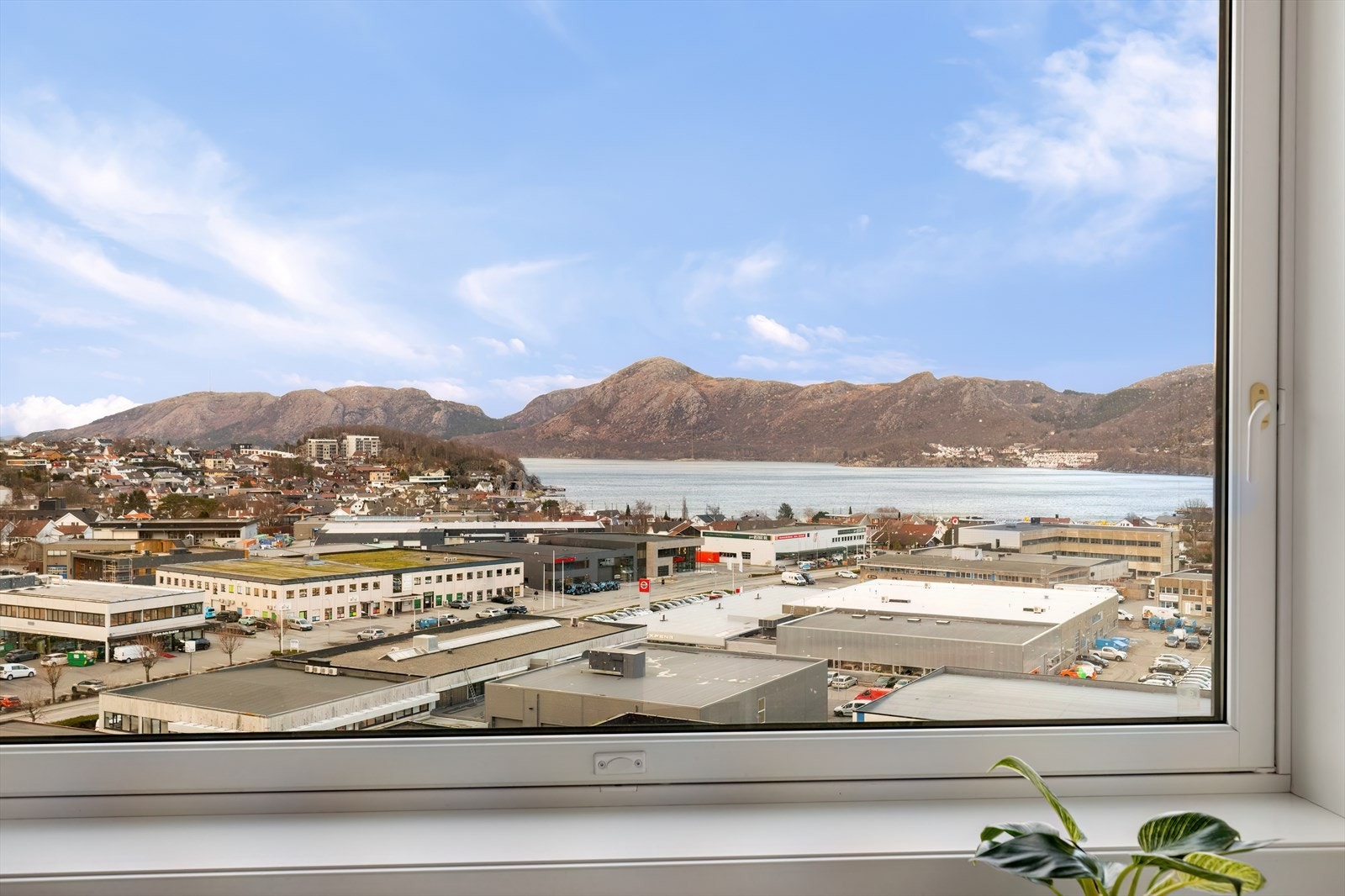 Herlig utsikt mot Gandsfjorden Galleribilde