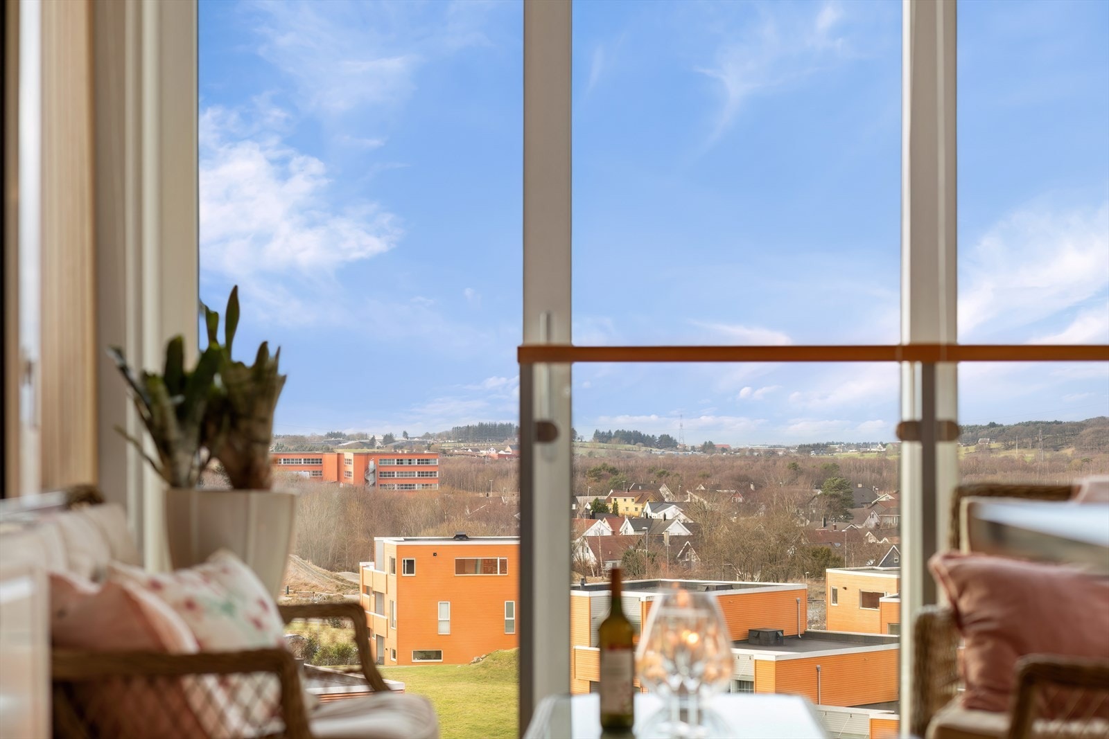 Utsikt mot grøntområde Galleribilde