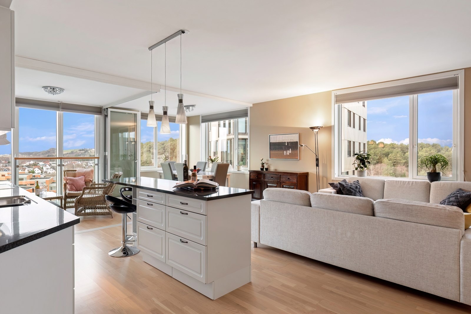 Stue/kjøkken Galleribilde