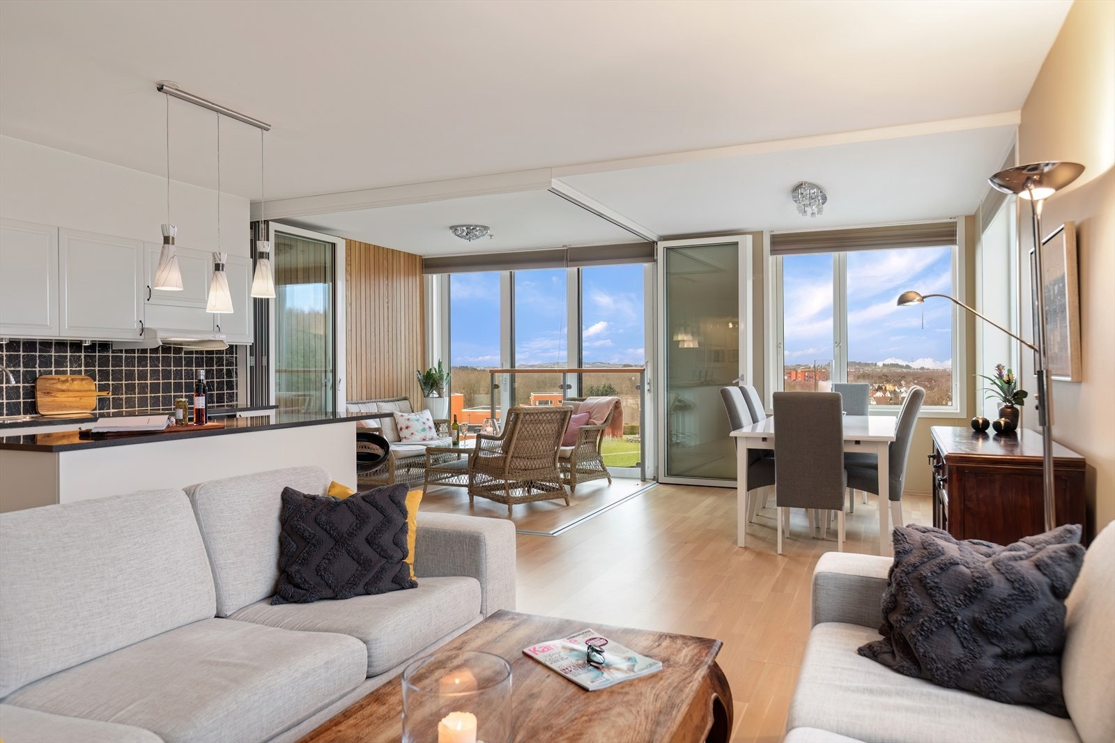 Stue med parkettgulv Galleribilde