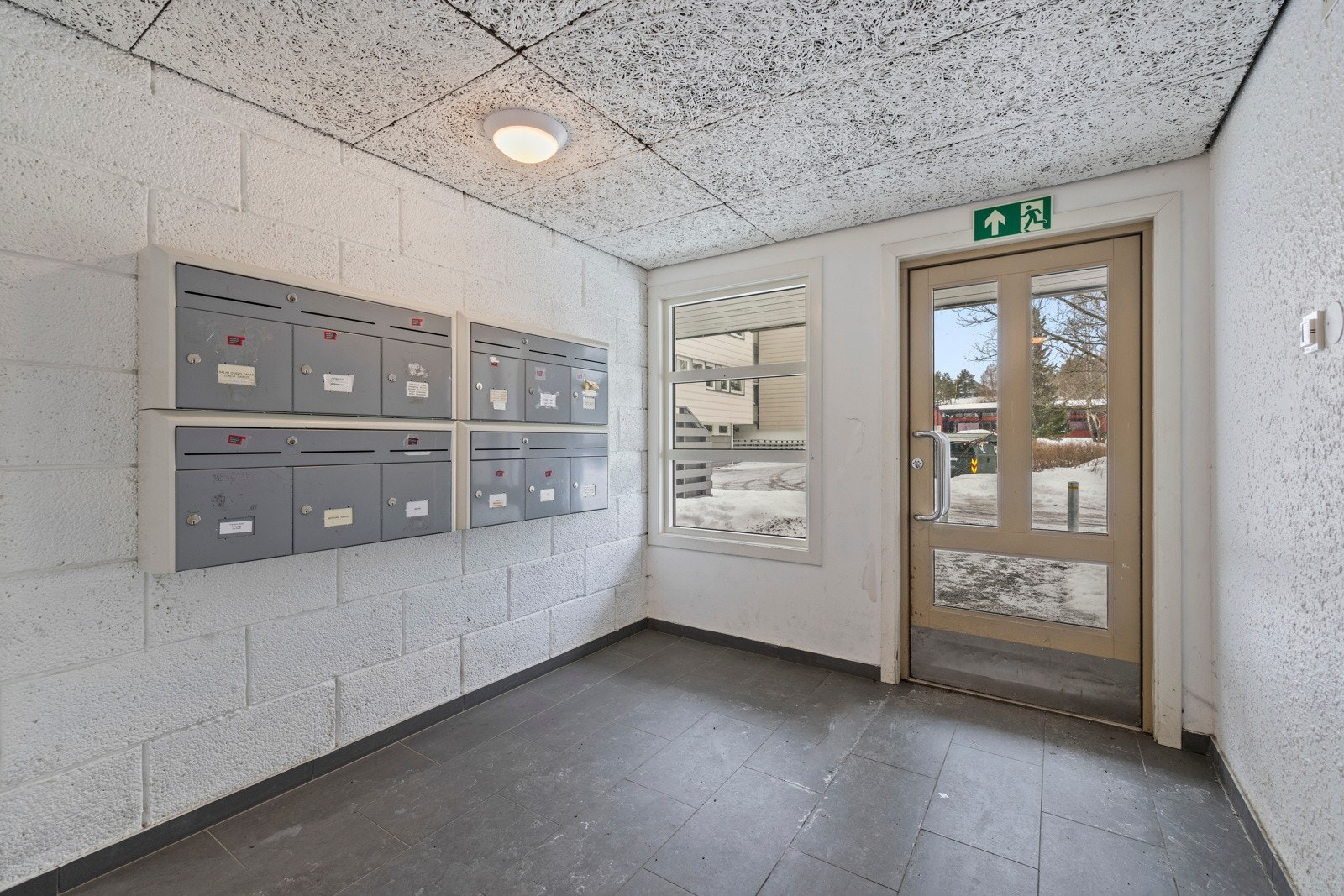 Leiligheten ligger i første etasje og har adkomst via en felles trappeoppgang Galleribilde