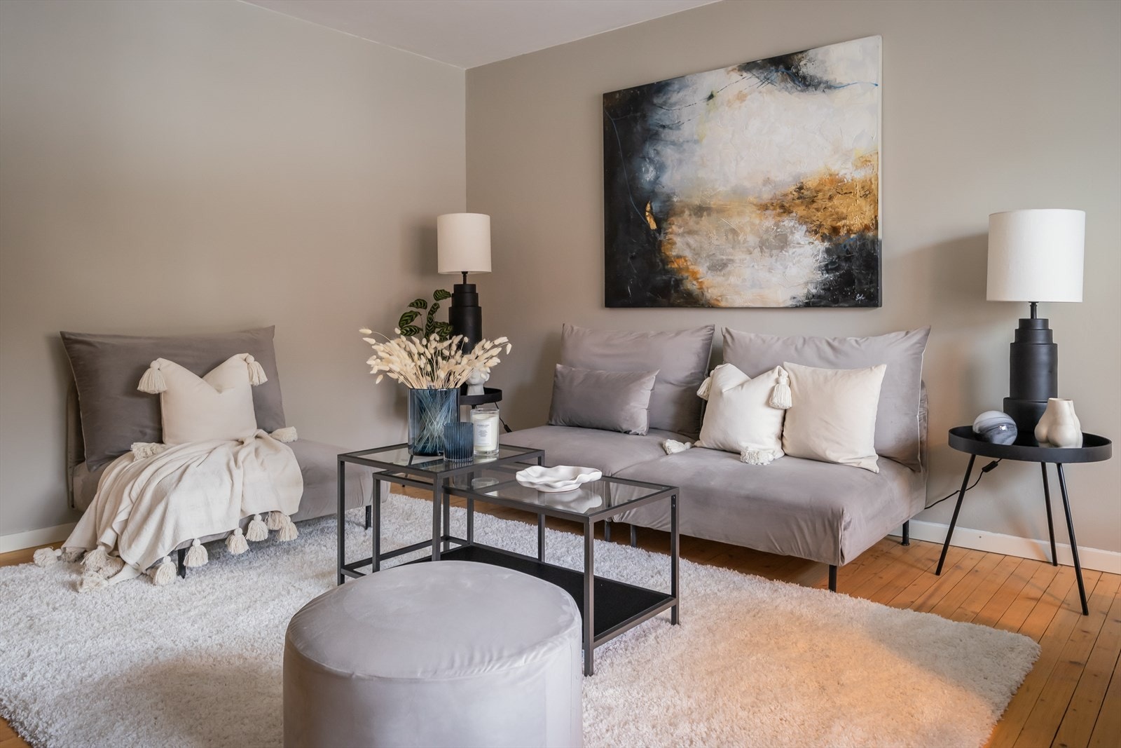 Veggene i stuen ble malt i 2024. Galleribilde