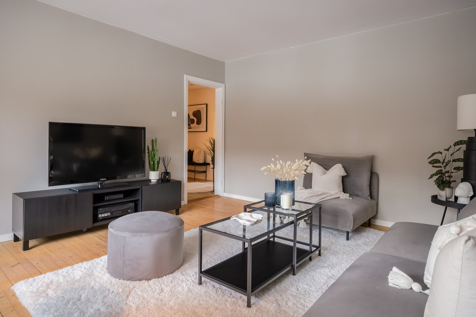 Leiligheten byr på en romslig stue på 21,1 m². Galleribilde