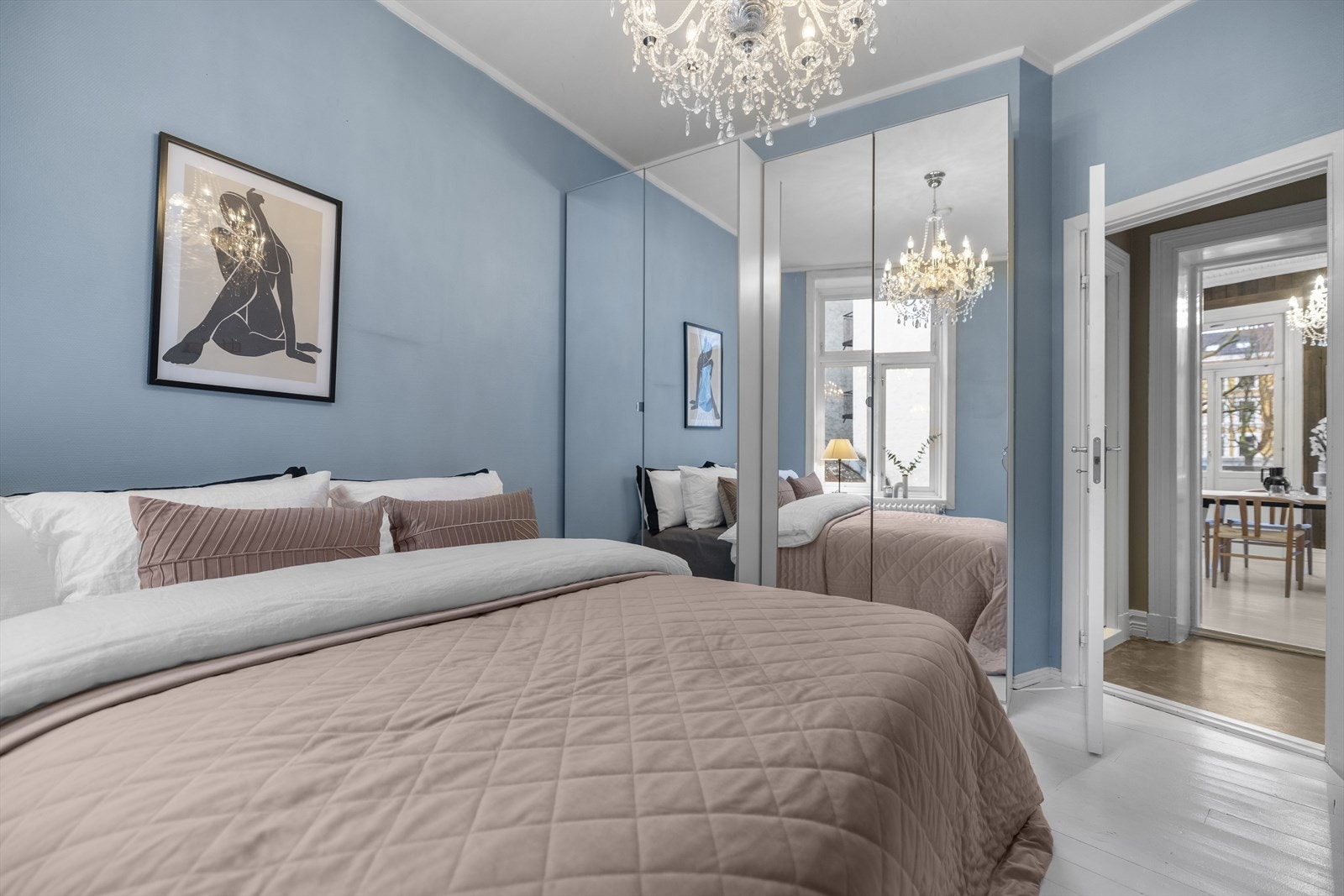 Stort og praktisk garderobe medfølger! Galleribilde