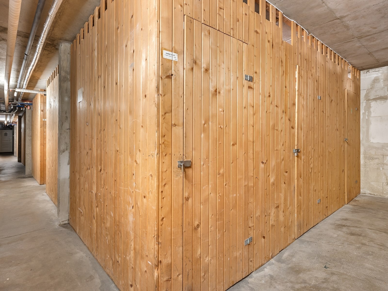 Bod i samme etasje gir ekstra oppbevaringsplass for eiendommen. Galleribilde