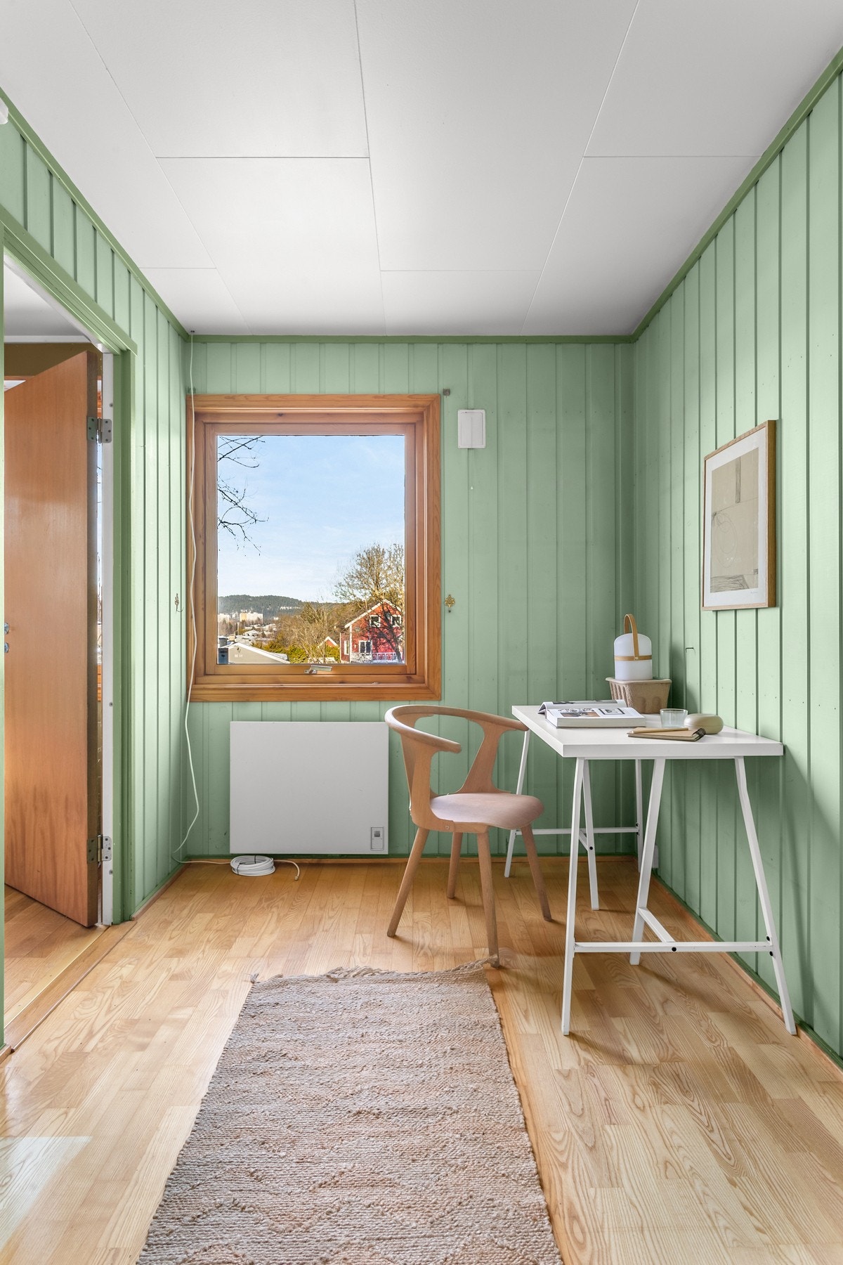Soverom med adkomst til praktisk kott. Galleribilde