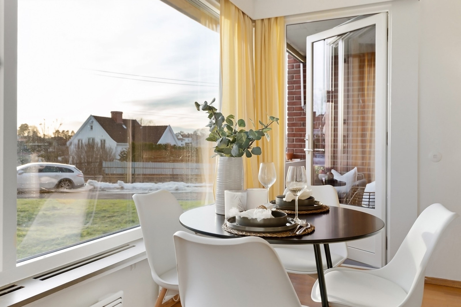 Fra stuen er det utgang til balkongen Galleribilde