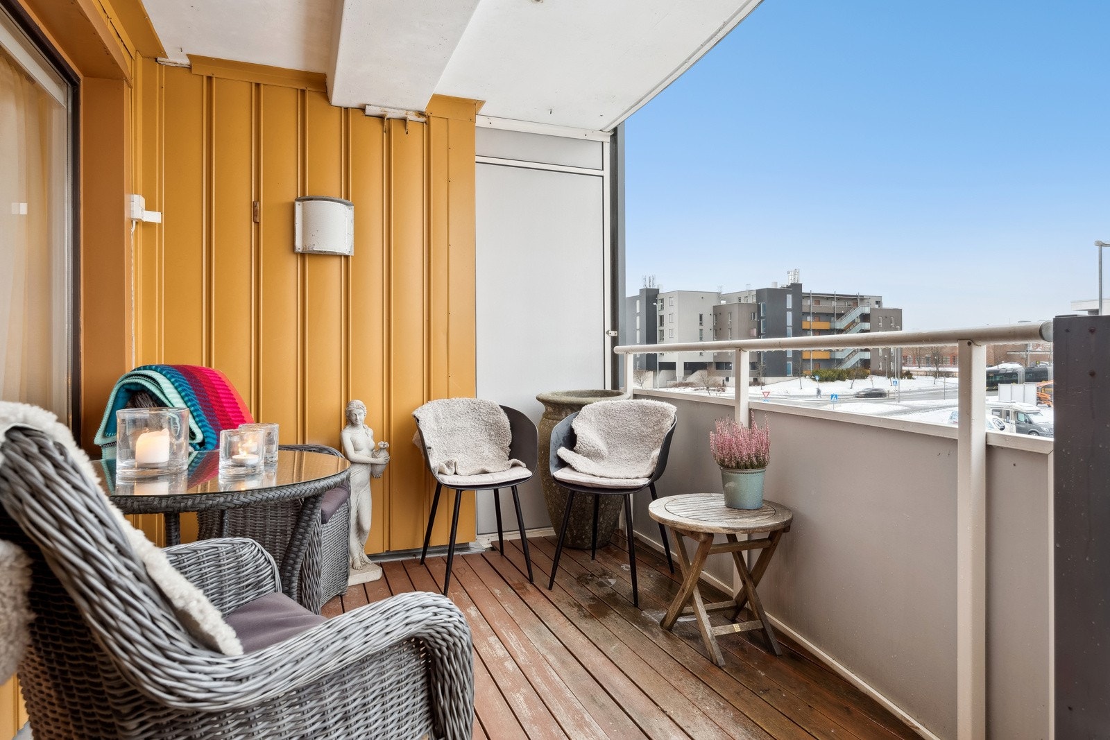 Balkongen måler ca. 8 kvm. Her kan man innrede etter eget ønske. Galleribilde