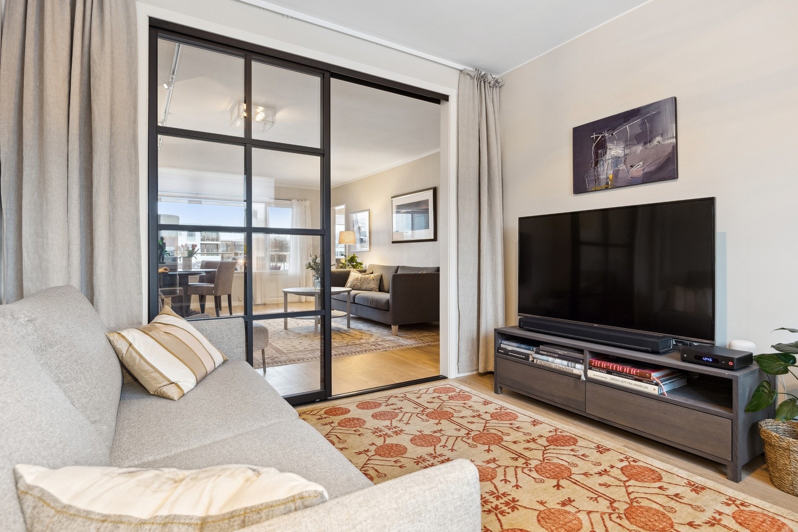 I dag blir dette opprinnelige soverommet brukt som tv-stue. Galleribilde