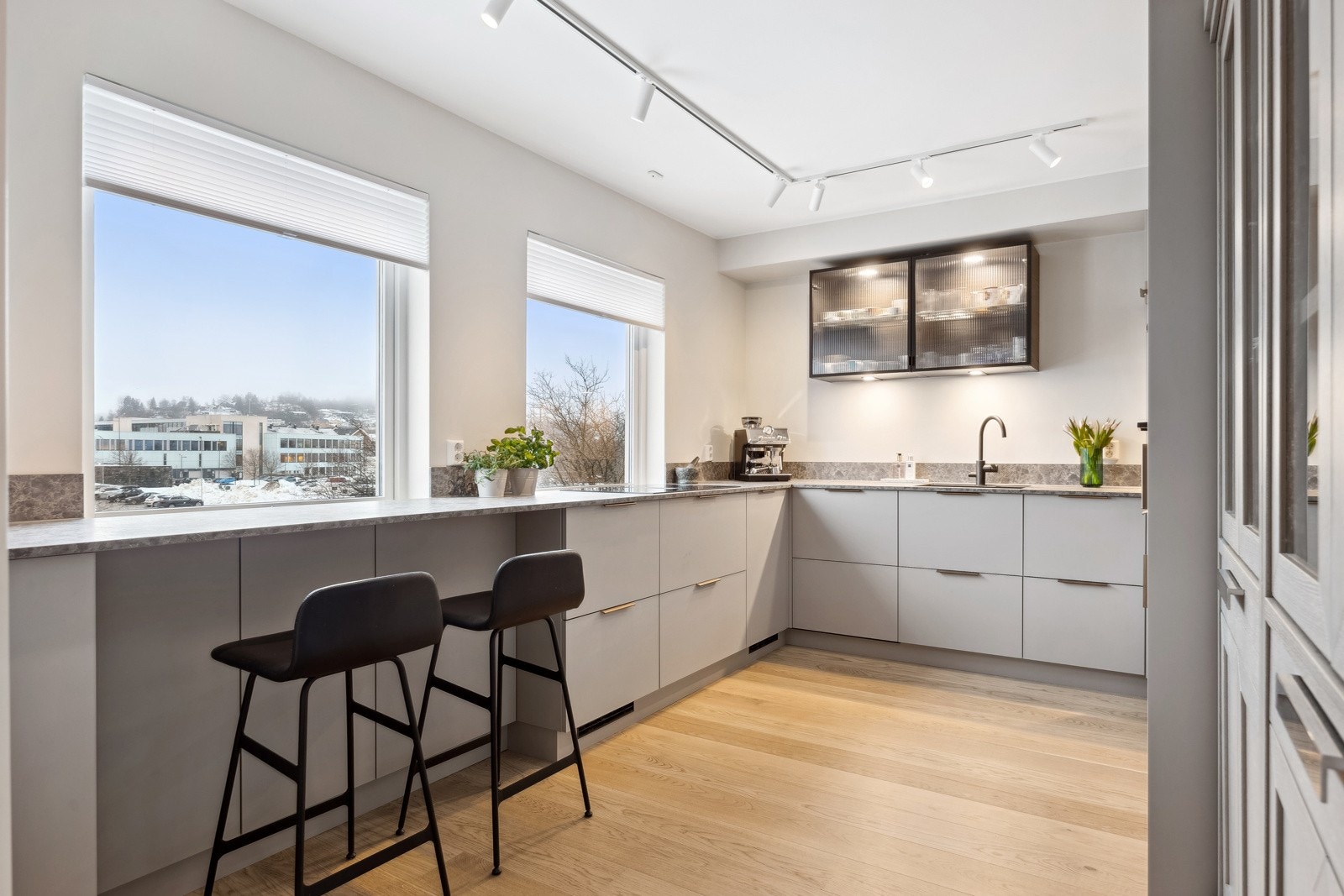 Kjøkkenet fra Kvik er leilighetens smykke og er nytt fra 2024. Galleribilde