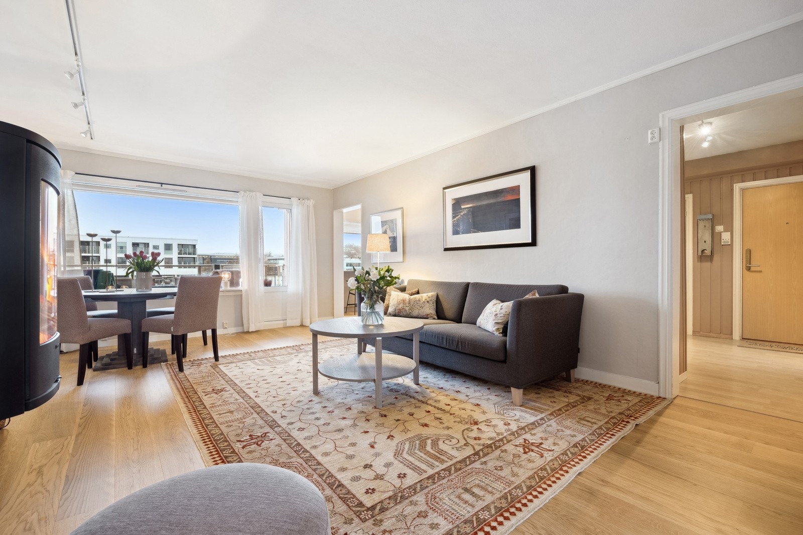 Dette er en flott 3-roms leilighet med flott beliggenhet i 3. etasje. Galleribilde