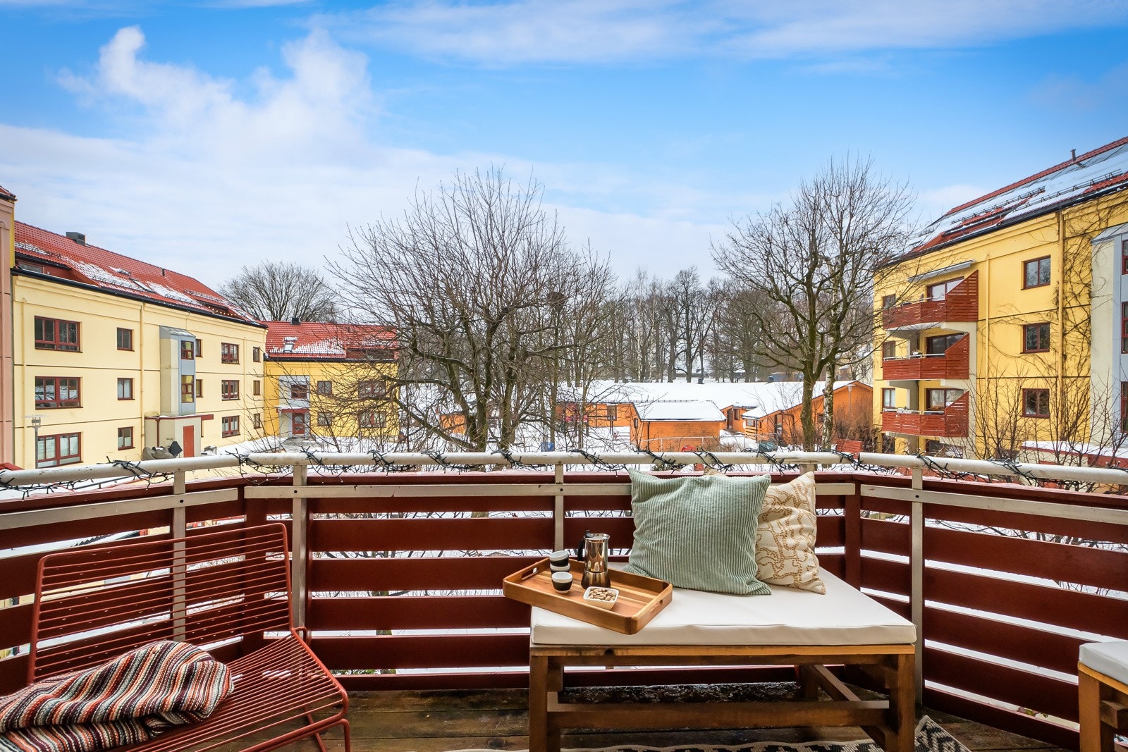 Den gode størrelsen gir god plass til sittegruppe etter eget ønske og behov, og eventuelt en grill om ønskelig? Galleribilde