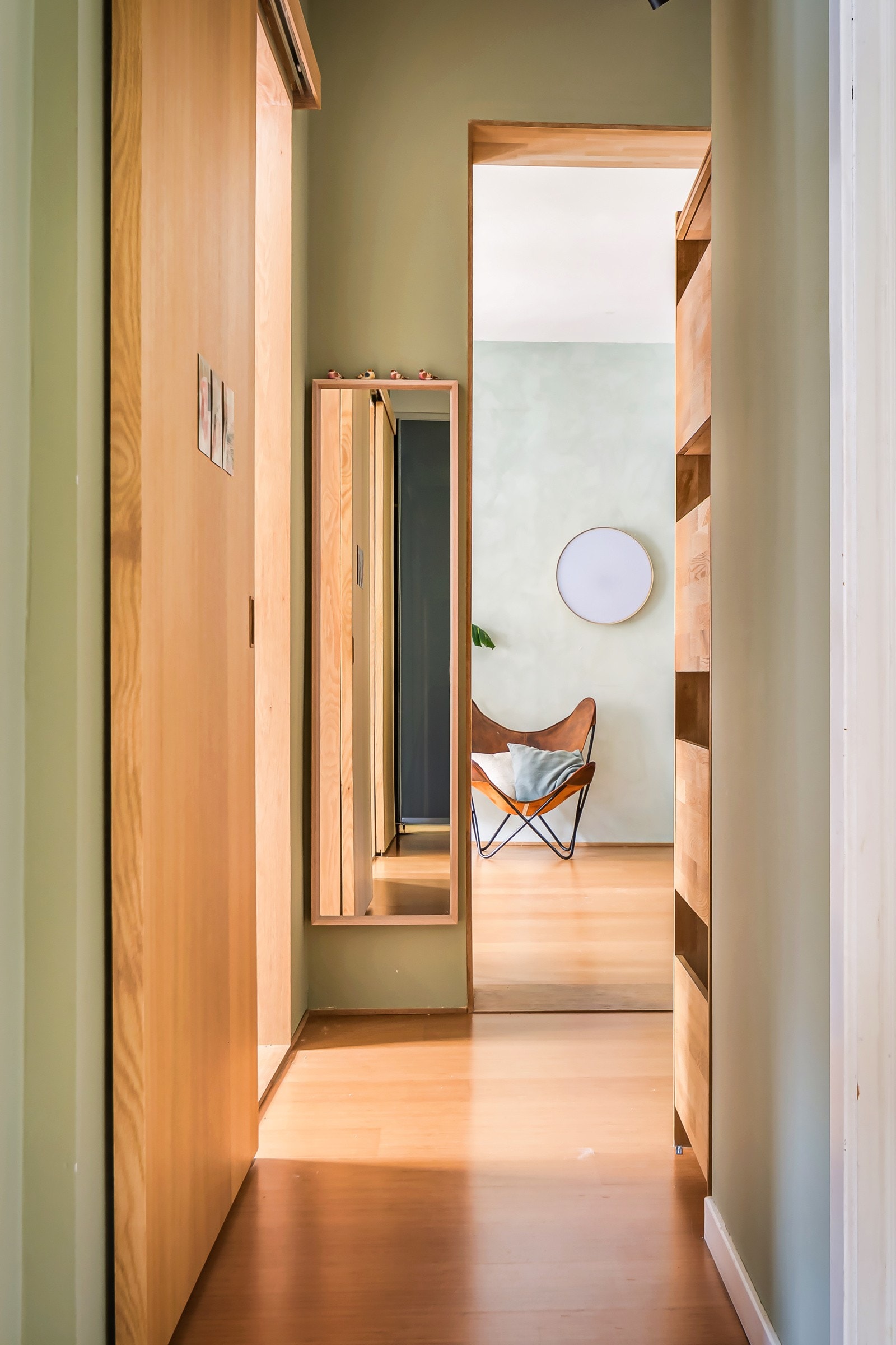 Dette er et hjem med særpreg og en varm, god atmosfære. Galleribilde