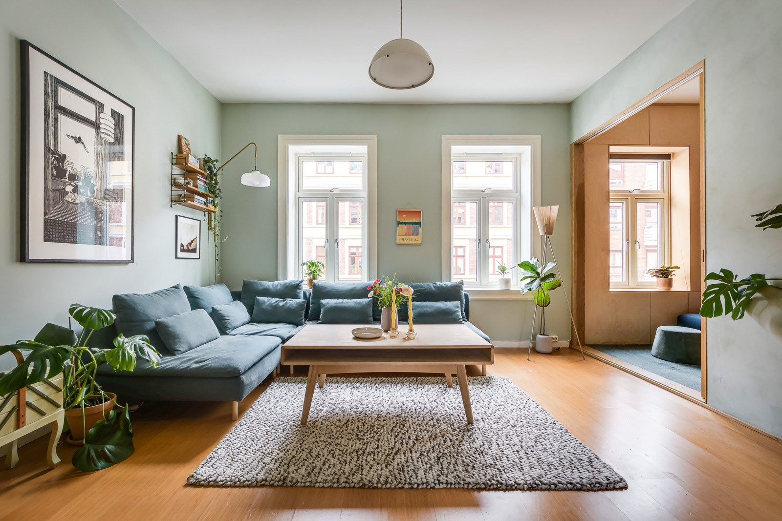 Velkommen til Turtergården og Bergensgata 8 B! Dette er en unik mulighet i en stor, lys og nydelig 5-R leilighet i flott, klassisk bygård fra 1895. Galleribilde