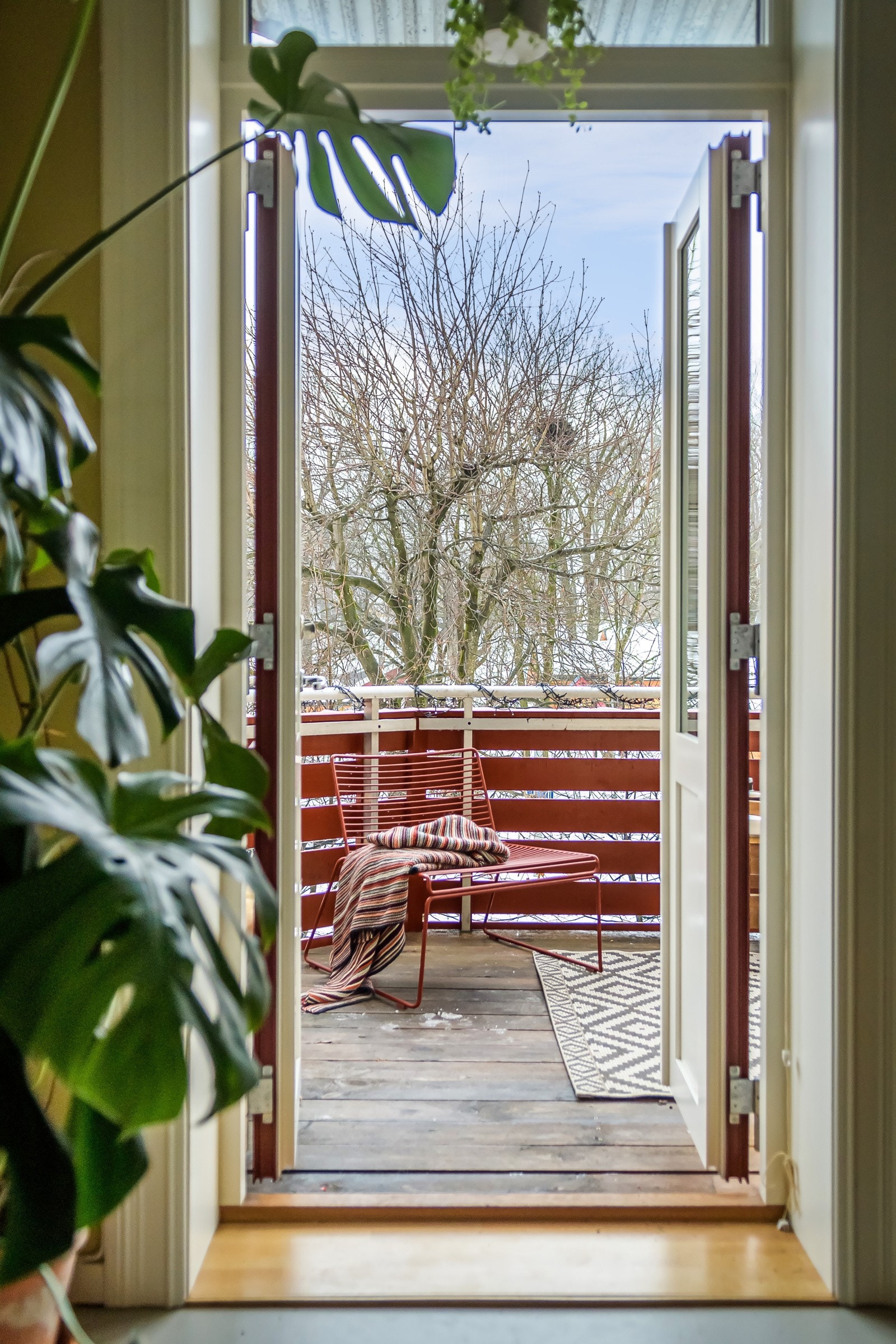 Doble balkongdører åpner opp til ditt eget lille fristed. Galleribilde