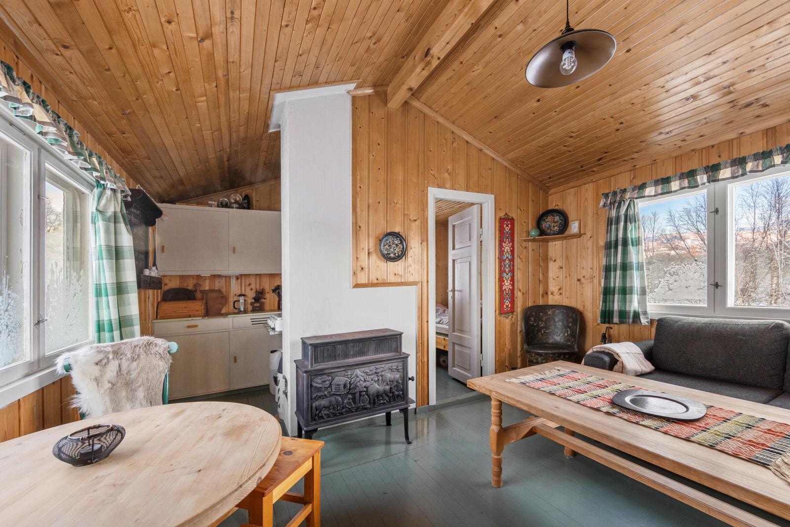 Stue og kjøkkenkrok i "Fjellro" Galleribilde